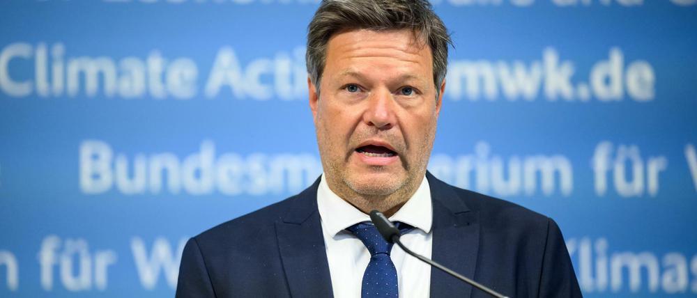 Habeck hält mit Blick auf das geplante EU-Öl-Embargo gegen Russland Versorgungsprobleme vor allem in Ostdeutschland für möglich.