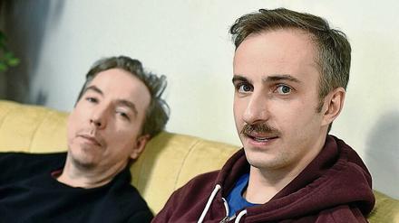 Zwischen den Smiths und Spargel.  Olli Schulz (l.) und Jan Böhmermann diskutierten im Podcast welt bewegende Fragen. Das, was diese Woche alle interessierte, ließen sie aus: den von Böhmermann betriebenen Fall des Olli-Schulz-Kumpels Fynn Kliemann.
