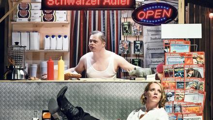 Bratwurstblues. „Steppenwolf“ Jonas Sippel mit Katrin Wichmann.