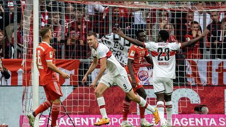 Stuttgart jubelt, hier Sasa Kalajdzic über sein 2:2 - und hofft noch auf den direkten Klassenerhalt.