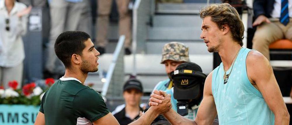 Alexander Zverev (r.) blieb am Ende nur die freundliche Gratulation.