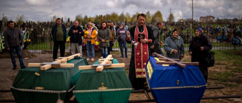 Eine Beerdigung in Butscha, einem Vorort der ukrainischen Hauptstadt Kiew