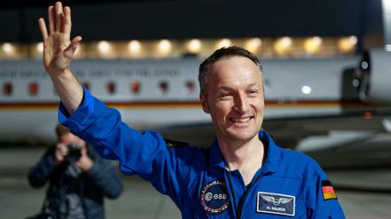 Astronaut Matthias Maurer nach seiner Ankunft auf dem Flughafen Köln/Bonn