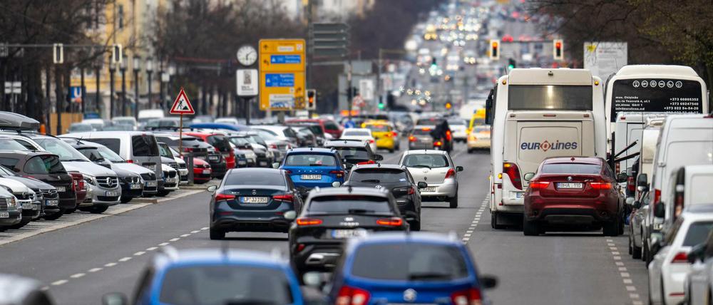 Autofahrer in Berlin müssen aktuell und in den nächsten Tagen mit einigen Staus und Einschränkungen rechnen.