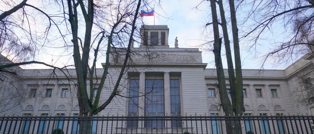 Blick am frühen Morgen auf das Botschaftsgebäude von Russland.