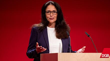 Yasmin Fahimi (SPD), neue DGB-Vorsitzende, spricht beim 22. Ordentlichen Bundeskongress des Deutschen Gewerkschaftsbundes (DGB) im Saal. 