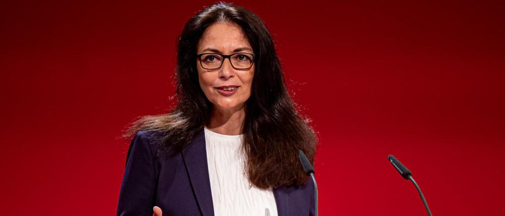 Yasmin Fahimi (SPD), neue DGB-Vorsitzende, spricht beim 22. Ordentlichen Bundeskongress des Deutschen Gewerkschaftsbundes (DGB) im Saal. 