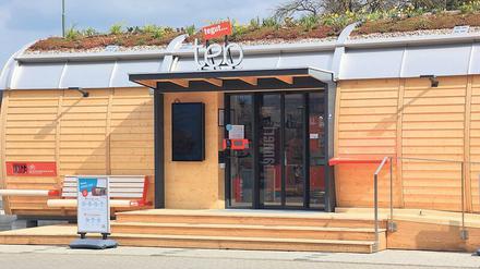 Digitaler Selbstbedienungsladen. Er heißt Teo und kommt von der Firma Tegut. Die hessische Supermarktkette hat als Test im Landkreis Fulda, hier in Rasdorf, inzwischen acht Boxen mit 50 Quadratmeter Größe aufgestellt. Foto: Tschanz-Hofmann/Imago