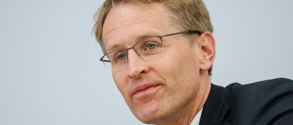 Daniel Günther am Tag nach der Landtagswahl bei einer Pressekonferenz in Berlin.