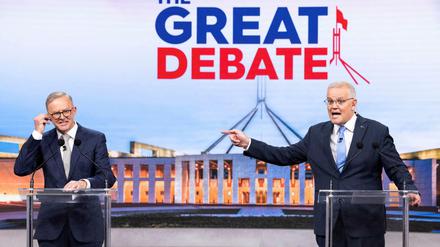 Australiens Premier Scott Morrison (r.) muss eine Wahlniederlage gegen seinen Herausforderer Anthony Albanese fürchten.