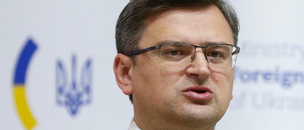 Dmytro Kuleba, Außenminister der Ukraine, spricht während einer gemeinsamen Pressekonferenz mit Außenministerin Baerbock, die am Dienstag die Ukraine besucht hatte.