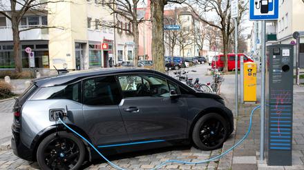 E-Autos statt Öffentlichem Verkehr.