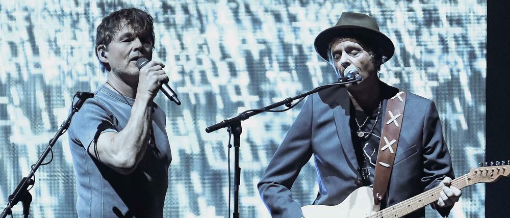 Morten Harket und Pål Waaktaar-Savoy von A-ha in der Mercedes Benz Arena Berlin.