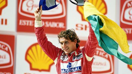 Formel-1-Weltmeister Ayrton Senna gewinnt den Großen Preis von Brasilien 1993.