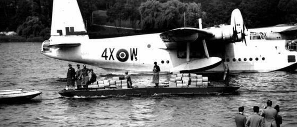 Entladen wurden die Boote in Kladow. Tower und Tankstelle waren im Yachtclub.