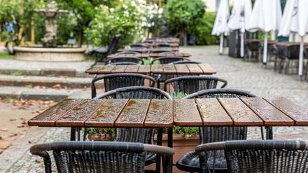 Bei Höchsttemperaturen zwischen 20 und 24 Grad ist am Donnerstag mit Windböen sowie vereinzelten Gewittern mit Sturmböen zu rechnen, wie der Deutsche Wetterdienst mitteilte.