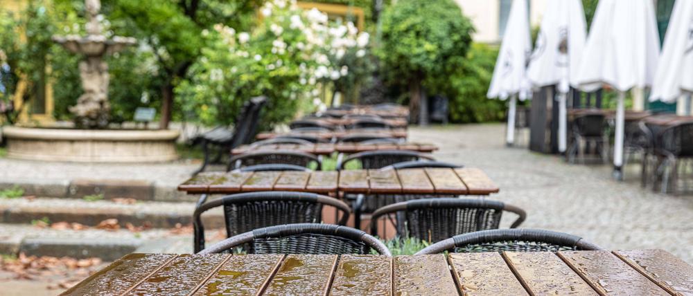 Bei Höchsttemperaturen zwischen 20 und 24 Grad ist am Donnerstag mit Windböen sowie vereinzelten Gewittern mit Sturmböen zu rechnen, wie der Deutsche Wetterdienst mitteilte.