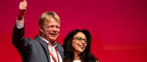 Geteilte Freude: Reiner Hoffmann gratulierte seiner Nachfolgerin Yasmin Fahimi zum Wahlergebnis. 