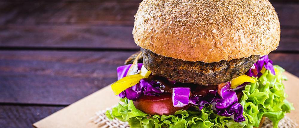 Soja und Kichererbsen statt Rindfleisch: Veggie-Burger sind beliebt.