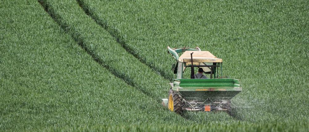 Düngemittel sind schwer verzichtbar, ihr Einsatz kann jedoch der Umwelt schaden und er wird zunehmend teurer.