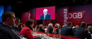  Bundespräsident Frank-Walter Steinmeier sprach am Sonntag bei der Eröffnungsveranstaltung des Bundeskongresses des Deutschen Gewerkschaftsbundes (DGB) in Berlin. 