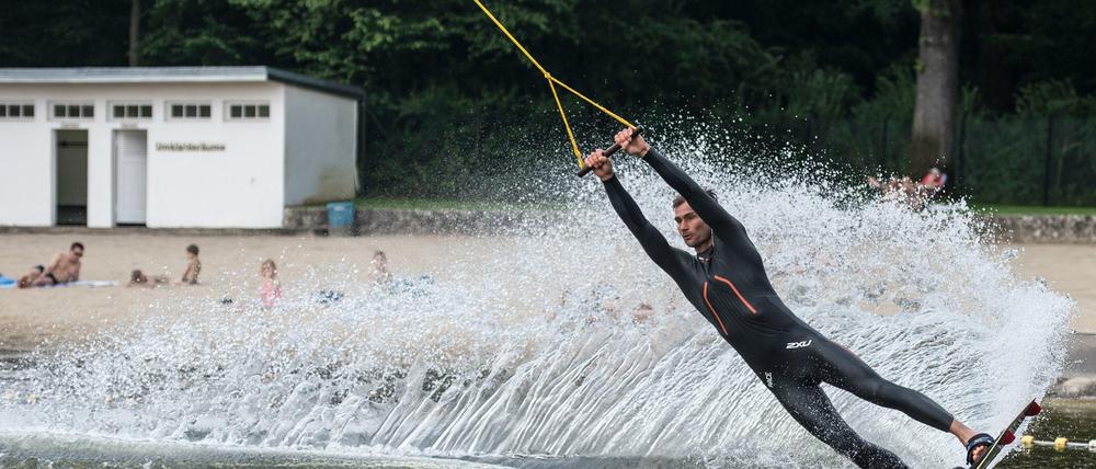 Für Cracks: In Jungfernheide gibt es sogar eine Wasserskianlage.