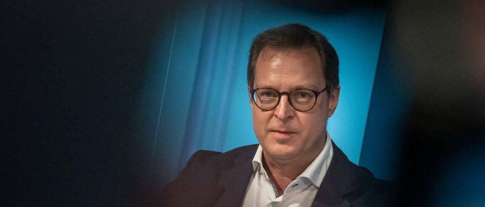 Der neuernannte CSU-Generalsekretär Martin Huber gibt nach der Sitzung des CSU-Parteivorstands eine Pressekonferenz.