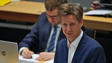 Berlins Finanzsenator Daniel Wesener (Grüne) mahnt trotz Steuermehreinnahmen vor zu großer Euhporie.