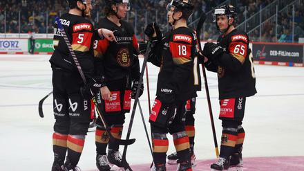 Quartett mit NHL-Erfahrung. Korbinian Holzer, Moritz Seider, Tim Stützle und Marc Michaelis. 