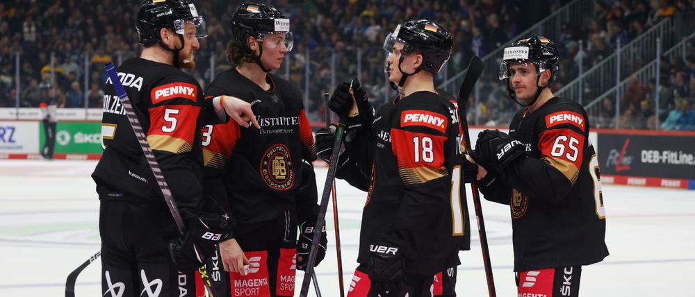 Quartett mit NHL-Erfahrung. Korbinian Holzer, Moritz Seider, Tim Stützle und Marc Michaelis.