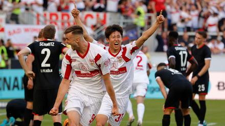 Großer Jubel über den Klassenerhalt beim VfB.