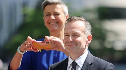 Geht doch auch nicht! EU-Kommissarin knipst, Minister Wissing mahnt. 
