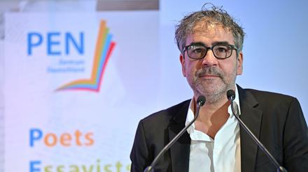 Deniz Yücel, Präsident des PEN-Zentrums Deutschland, am Rednerpult in Gotha.
