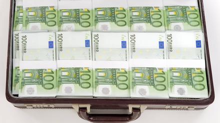 Illegale Immobiliengeschäfte werden gerne mit Geldkoffern abgewickelt.  
