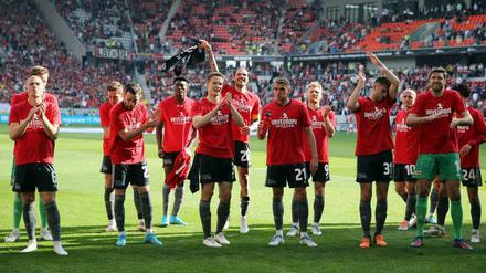 Nach dem Sieg in Freiburg feierten die Spieler noch etwas zurückhaltend. Das dürfte am Samstag anders werden.