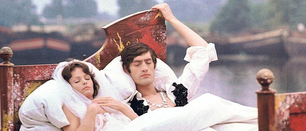Öffentliches Schlafen in der Rummelsberger Bucht. Angelica Domröse und Winfried Glatzeder in Heiner Carows DEFA-Produktion „Die Legende von Paul und Paula“ (1973) nach einem Drehbuch von Ulrich Plenzdorf.