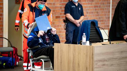 Der Angeklagte kommt zur Fortsetzung des Prozess des Landgericht Neuruppin. 