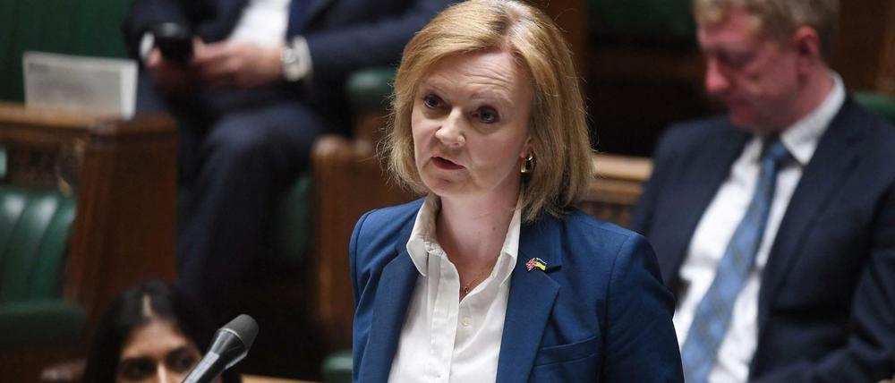 Die britische Außenministerin Liz Truss stellt den Gesetzentwurf im Unterhaus vor.