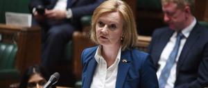 Die britische Außenministerin Liz Truss stellt den Gesetzentwurf im Unterhaus vor.