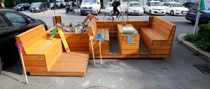 In der Strassmannstrasse 17 entfallen für das Kiez-Parklet 2 Stellplätze für PKWs.