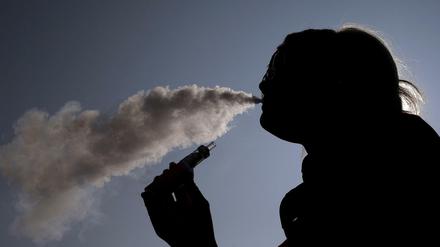 Das E-Liquid wird in den E-Zigaretten erhitzt und verdampft. Der Kioskbetreiber aus Neukölln soll es mit Haschisch vermengt haben.