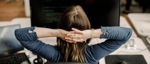 Laut Gynäkologen sollen zehn bis 15% aller Frauen so heftige Regelschmerzen haben, dass sie als arbeitsunfähig gelten.