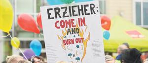 In der vergangenen Woche haben sich bundesweit rund 45 000 Erzieherinnen und Erzieher an Warnstreiks beteiligt. 