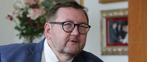 Die Vorwürfe gegen Walter Homolka und seinen Ehemann Hartmut Bomhoff sind schwerwiegend: Sexismus und Machtmissbrauch.