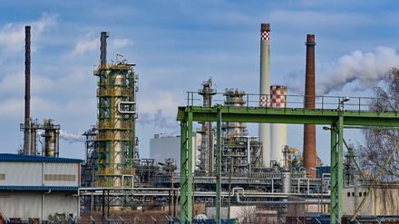 Industrieanlagen auf dem Gelände der PCK-Raffinerie in Schwedt.