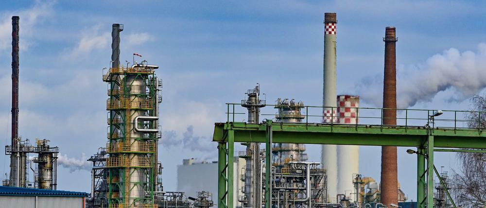 Industrieanlagen auf dem Gelände der PCK-Raffinerie in Schwedt.