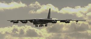 Ein Langstreckenbomber des Typs B-52H Stratofortress-Bomber hat die Hyperschallwaffe der USA in die Luft gebracht (Symbolbild).