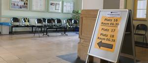 Seltene Leere: Ein Wartezimmer im Bürgeramt Pankow.