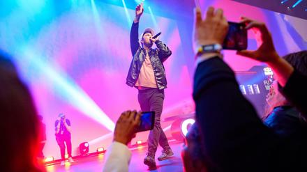 Musiker Marteria auf der Bühne bei der Digitalmesse OMR in Hamburg am 17.05.22.