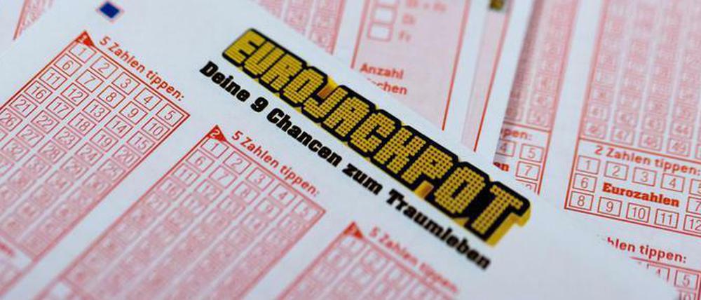 Lottoscheine mit der Aufschrift „Eurojackpot“